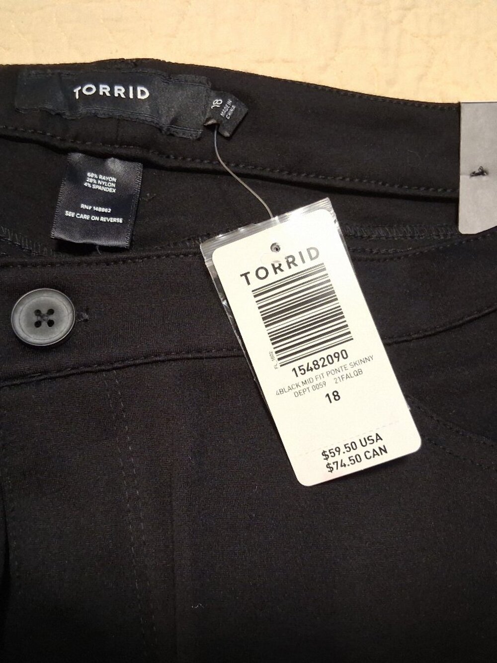 Women's Torrid Mid Fit Ponte Skinny pants, size 18, Black